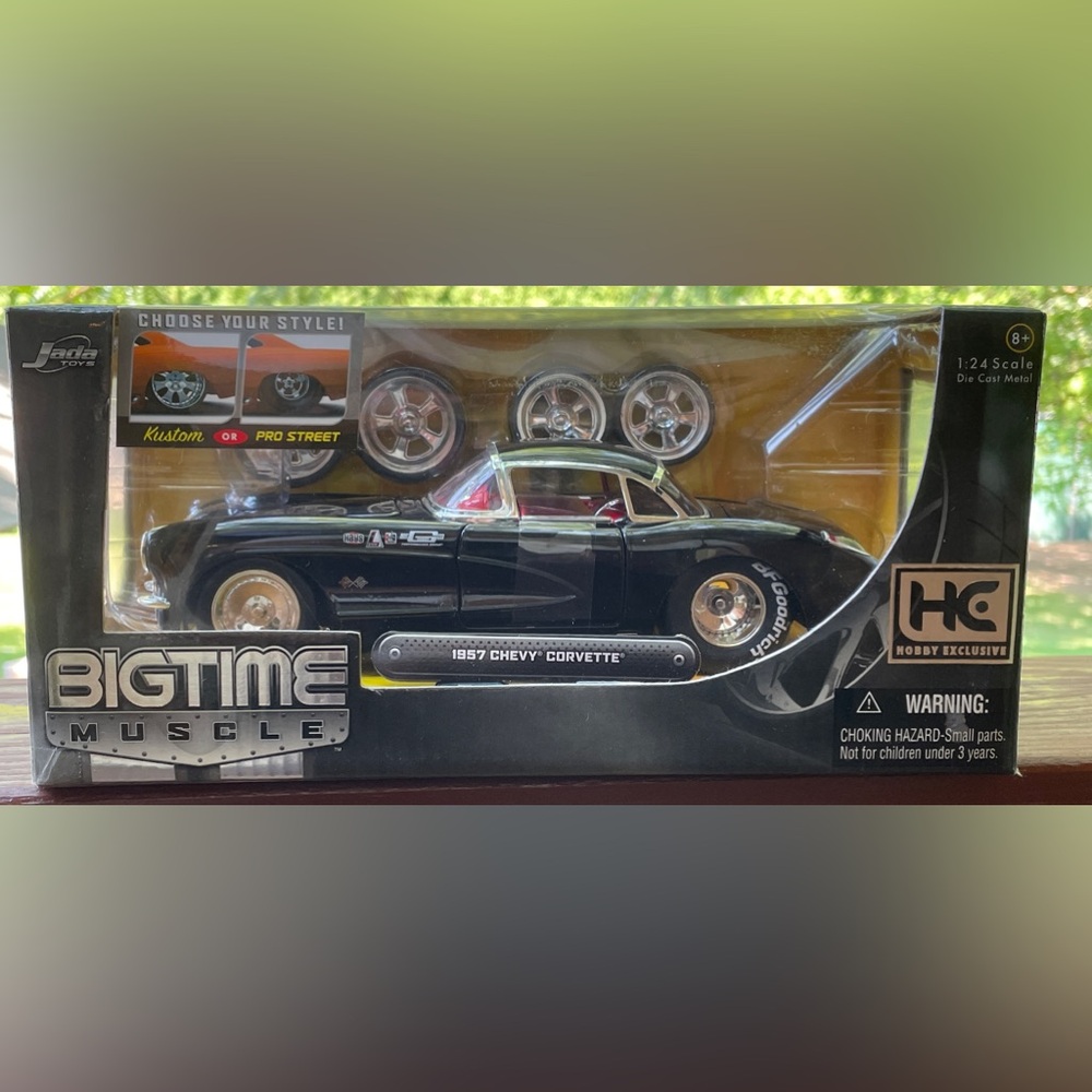 ‘57 Chevy Corvette - Big Time Muscle 1:24 Scale Car - Black